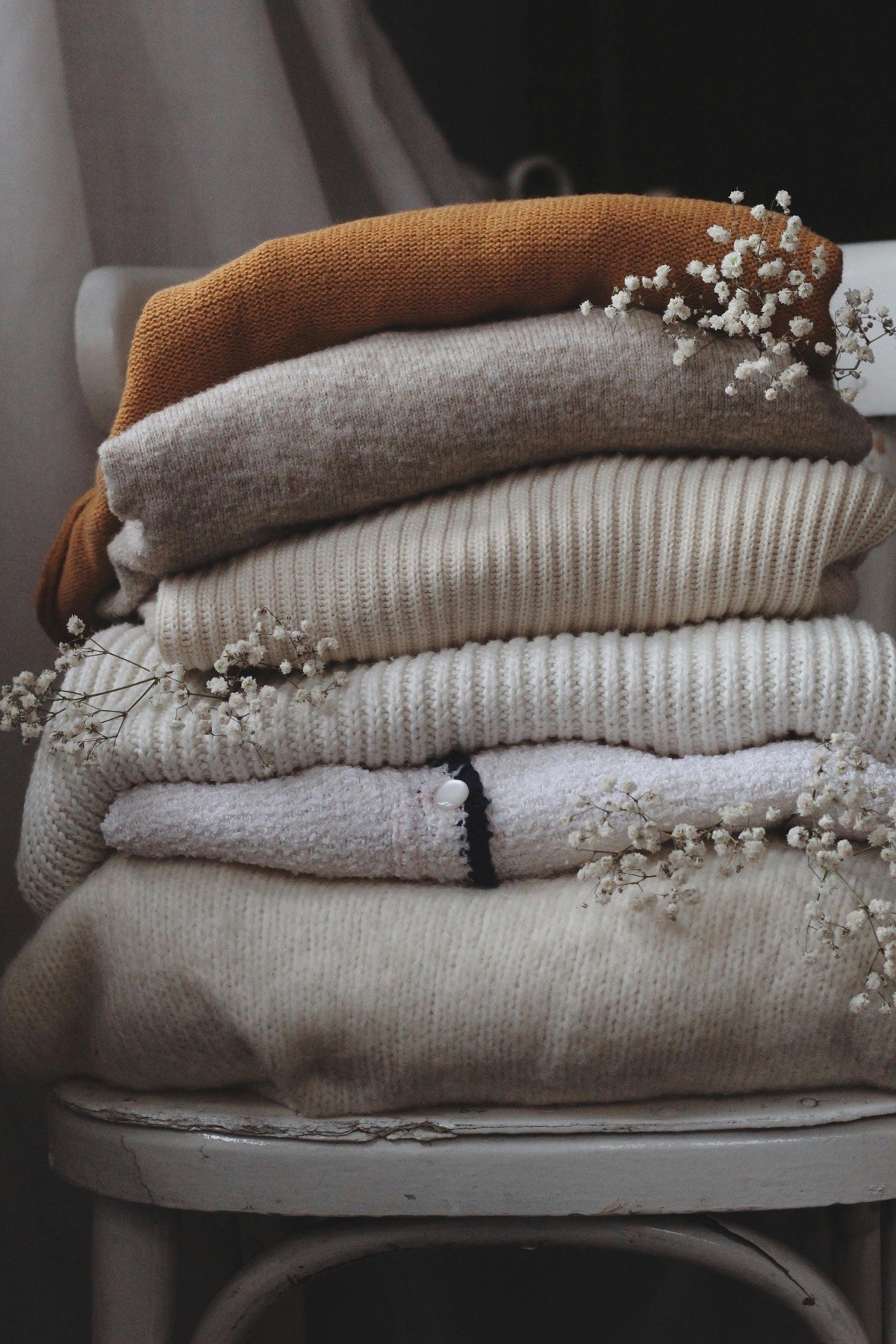 Chandails en laine pliés